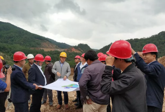腾冲市常务副市长一行莅临恒益矿业 推进滇滩铁矿大火山排土场建设工作