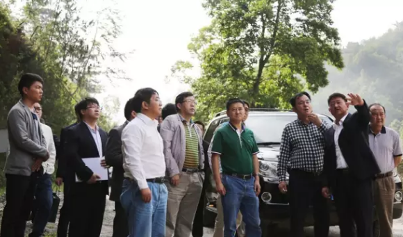 转型提效促发展 天上草原谱宏图——云南省农业厅、草地动物科学研究院领导、专家莅临恒益集团进行调研