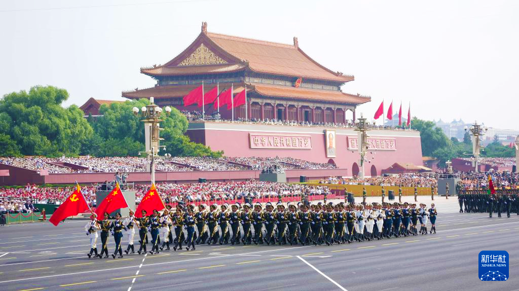 铭记荣光，凝聚力量丨恒益集团组织集中收看抗战胜利80周年阅兵盛况
